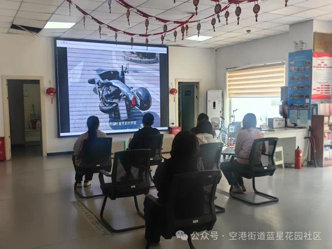 社区动态丨蓝星花园社区开展交通安全宣传活动(图1)
