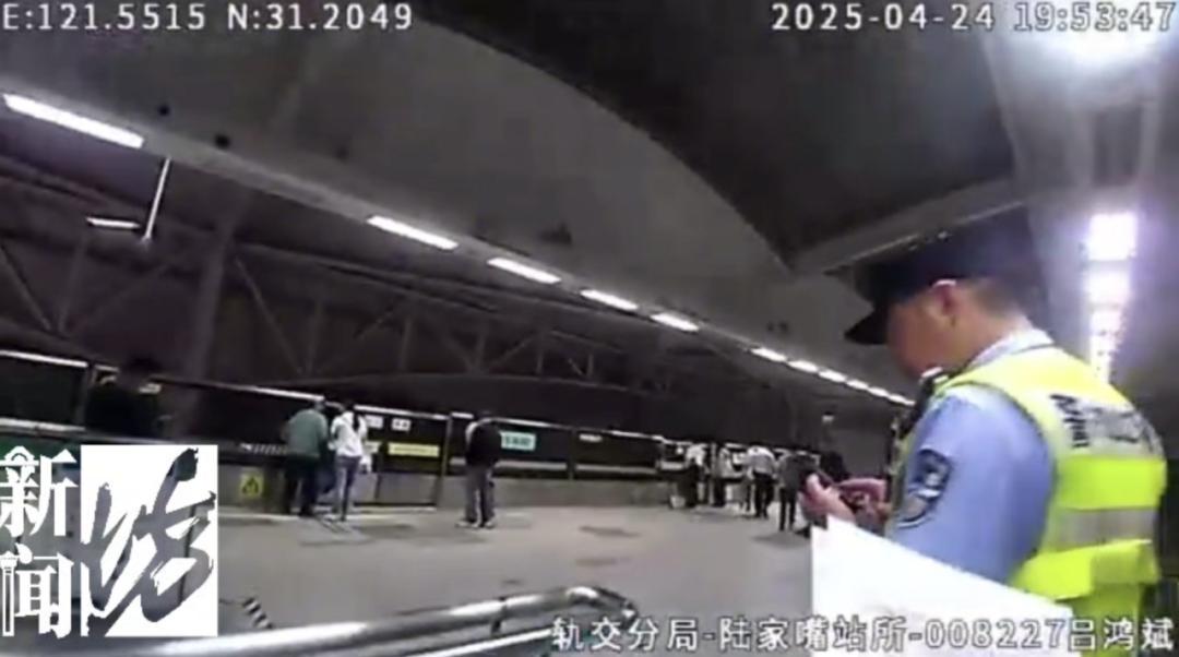 事发上海地铁!手机居然落进了别人的口袋 女子怀疑手机被盗!万分之一概率(图5)
