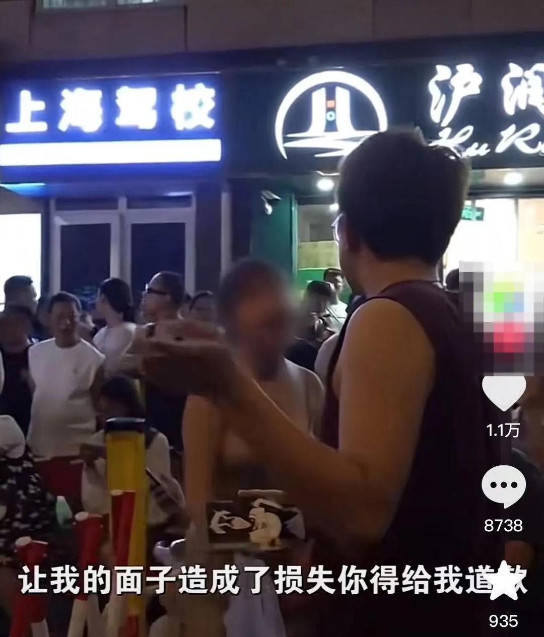 “我长这么好看我不想排！”要求多人向自己道歉 从法律上讲，如何评价此事呢(图2)