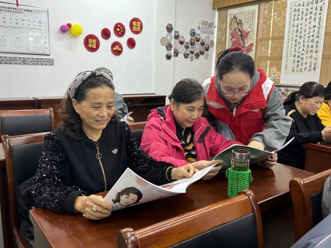 民生优享丨书香伴读 悦享夕阳——南河头社区鸣珂里读书会开展全民阅读活动(图5)