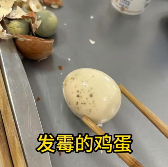 苏州一学校被指宿舍墙面发霉，食堂菜品变质，多方回应(图2)