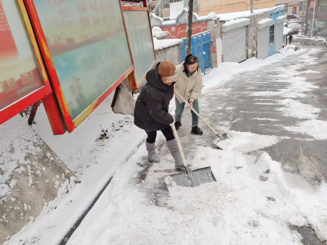 新华社区“瑞雪映元宵 清雪齐动员”志愿服务活动(图1)