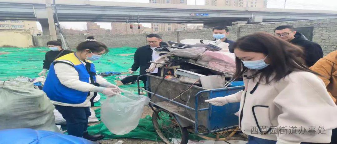 【小网格 大担当】西菜园街道西苑社区:垃圾堆放惹人愁 社区主动来化解(图2)